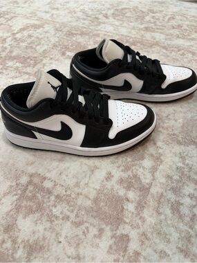 Jordan Low-Top Sneakers in Black and White Panda